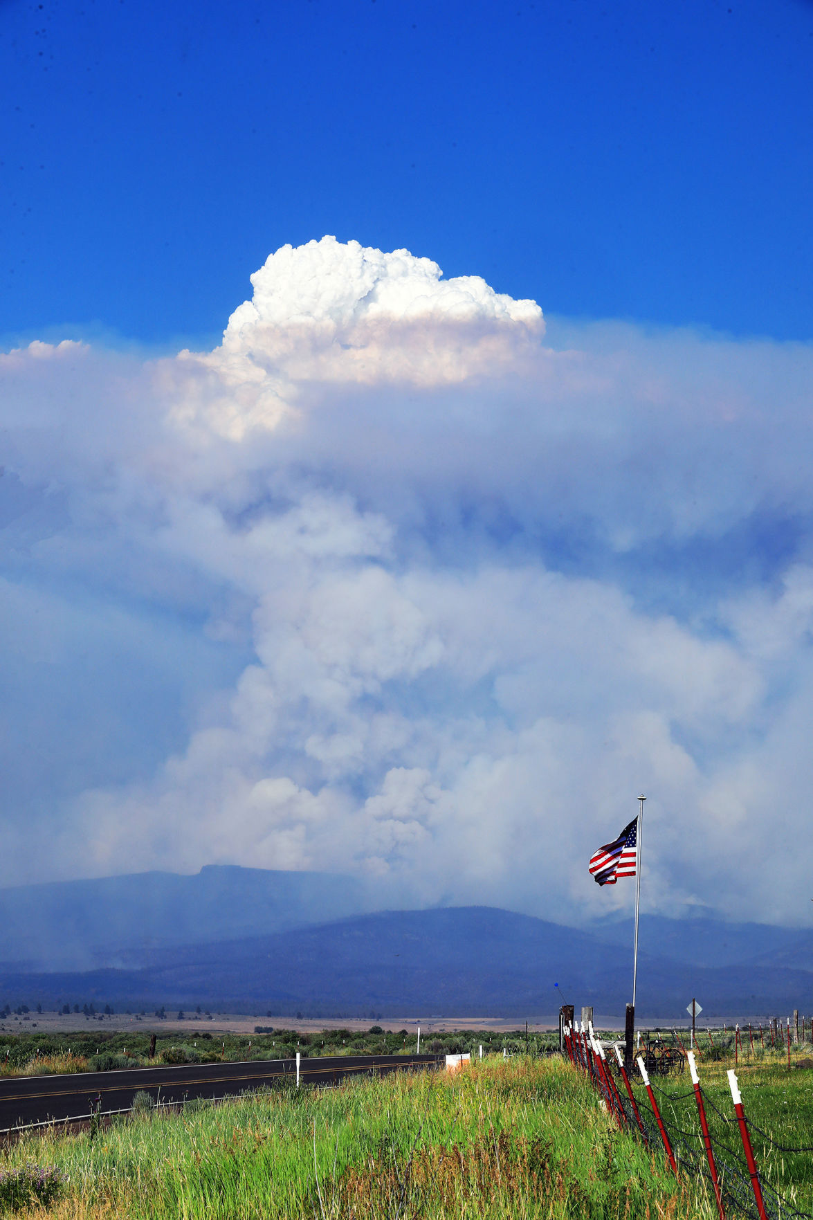 Bootleg Fire, clouds